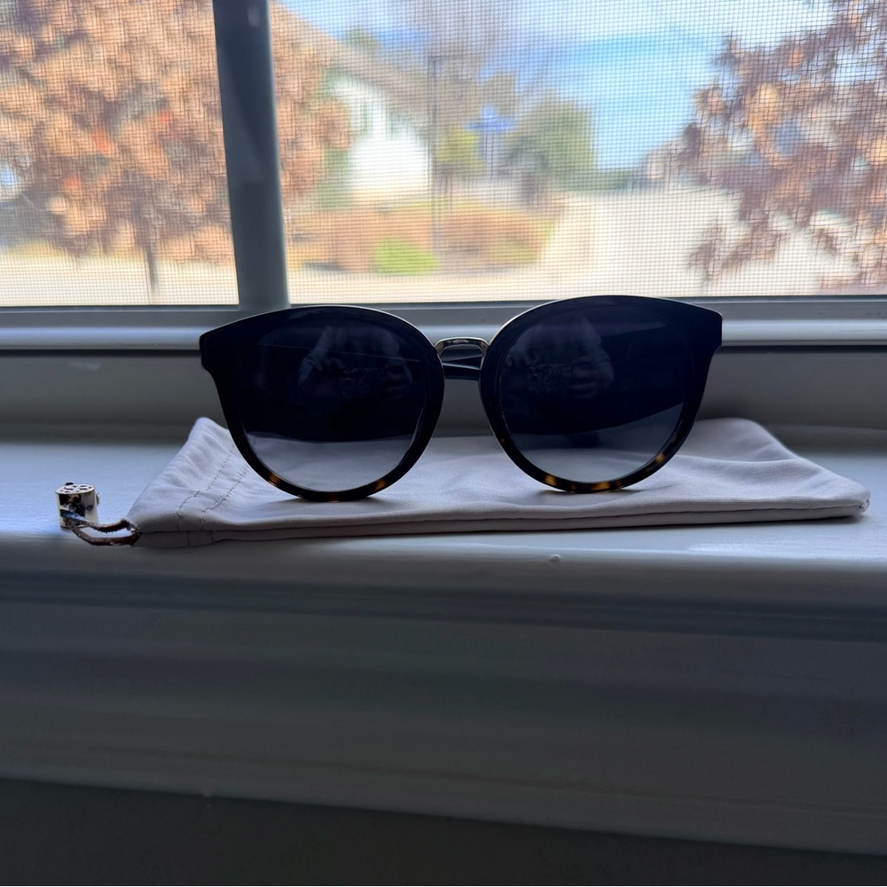 Tory Burch Sunglasses - Picture 4 of 6